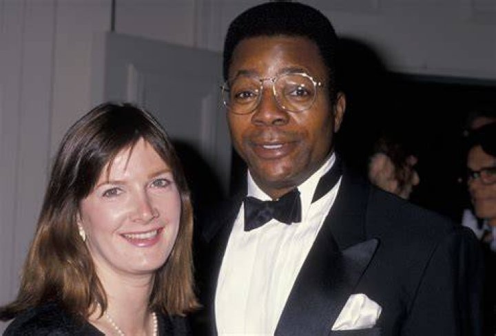 Actor Carl Weathers, wife and family attending Cirque du Soleil performance on March 27, 1988 at the Santa Monica Pier in Santa Monica, California. | Source: Getty Images