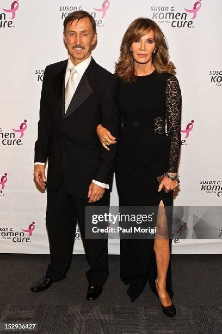 Actress Jaclyn Smith and husband actor Dennis Cole at the 37th Annual Golden Globe Awards on January 26, 1980 at the Beverly Hilton Hotel in Beverly Hills, California. | Source: Getty Images