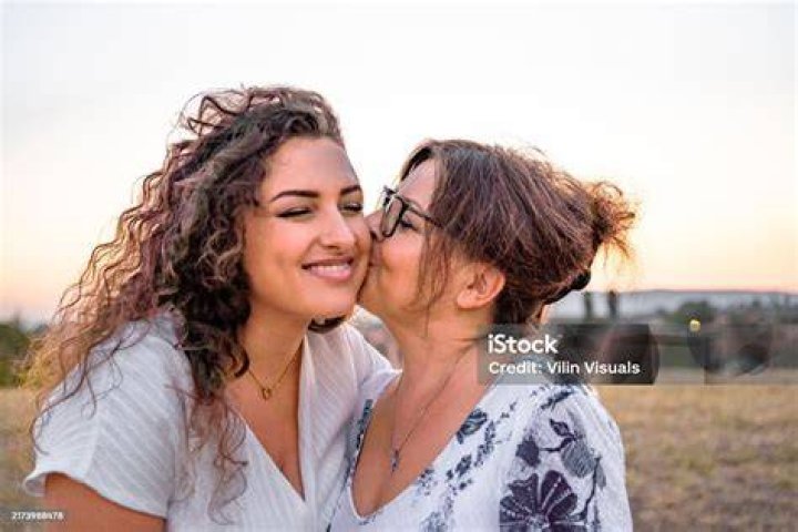 Adult daughter with her old mother | Source: Pexels