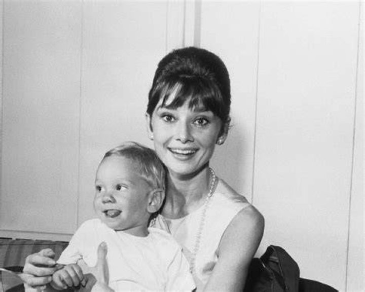 Audrey Hepburn and Sean Hepburn Ferrer at Idlewild Airport on February 2, 1963 | Source: Getty Images