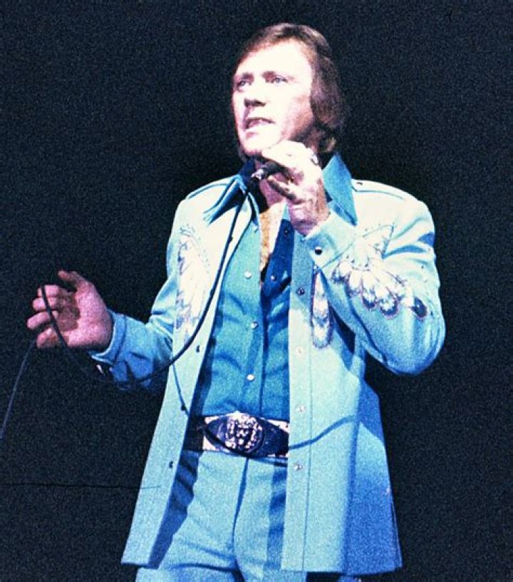 Bobby Hatfield 10th August 1940 5th November 2003 Bobby hatfield, Singer, Celebrity singers