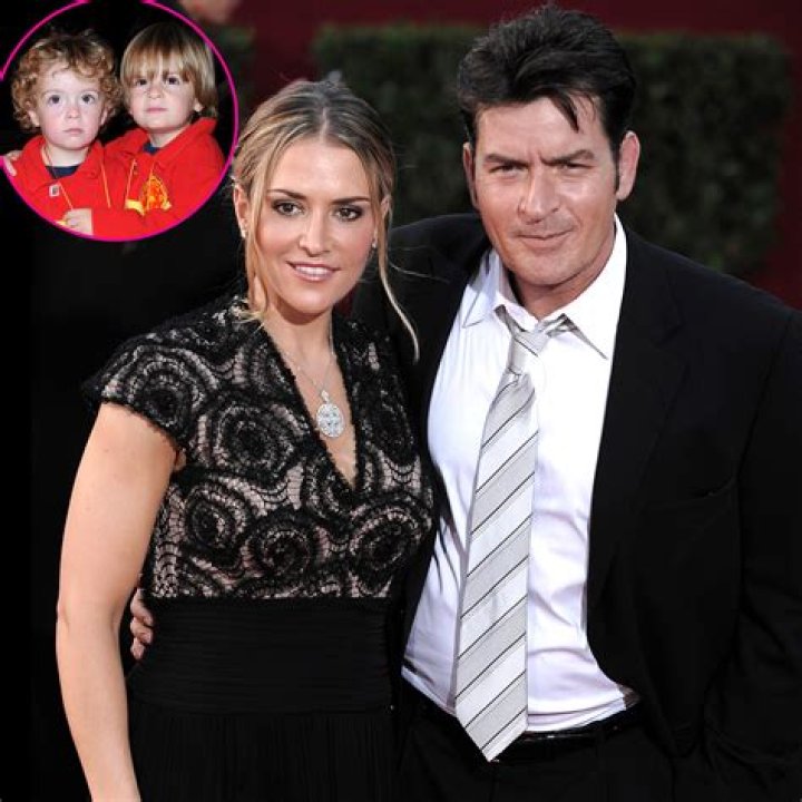 Brooke Mueller (L) and son Bob Sheen (R) arrive at Charlie Sheen's birthday with family at Buca di Beppo on September 3, 2011 | Source: Getty Images