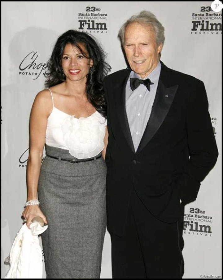 Clint Eastwood and Dina Ruiz at the "Invictus" Premiere on January 31, 2010, in London | Source: Getty Images