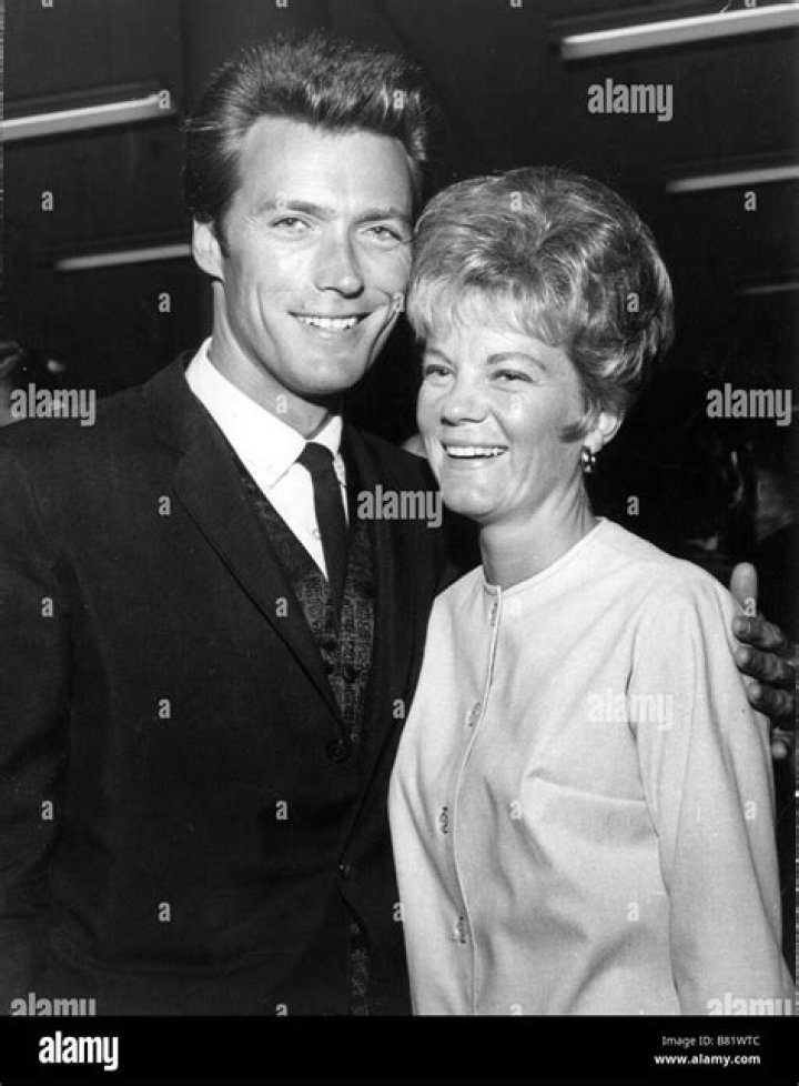 Clint Eastwood and Maggie Johnson at home on October 1, 1959 | Source: Getty Images