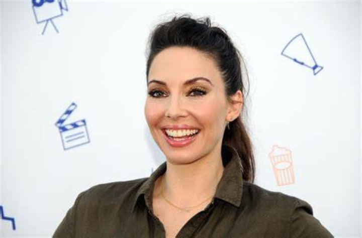 Comedienne Whitney Cummings reveals recent split with boyfriend Peter Berg Daily Mail Online