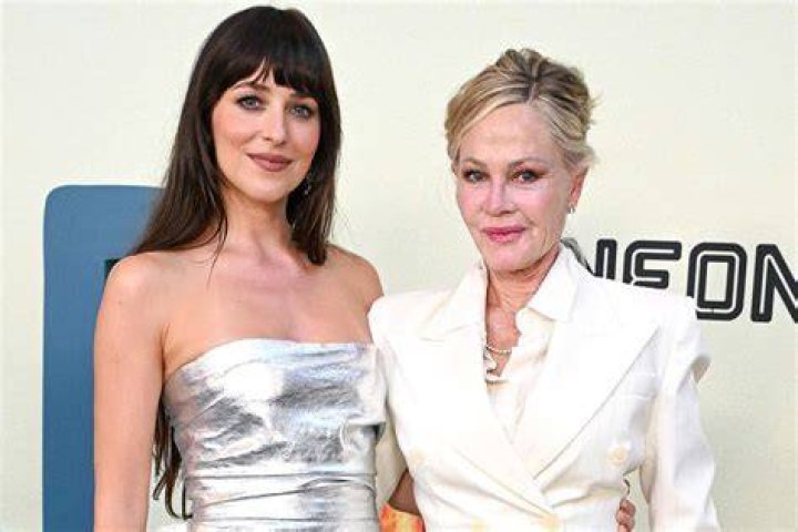 Dakota Johnson and Melanie Griffith arrive on the red carpet for the 87th Oscars in Hollywood, California on February 22, 2015 | Source: Getty Images
