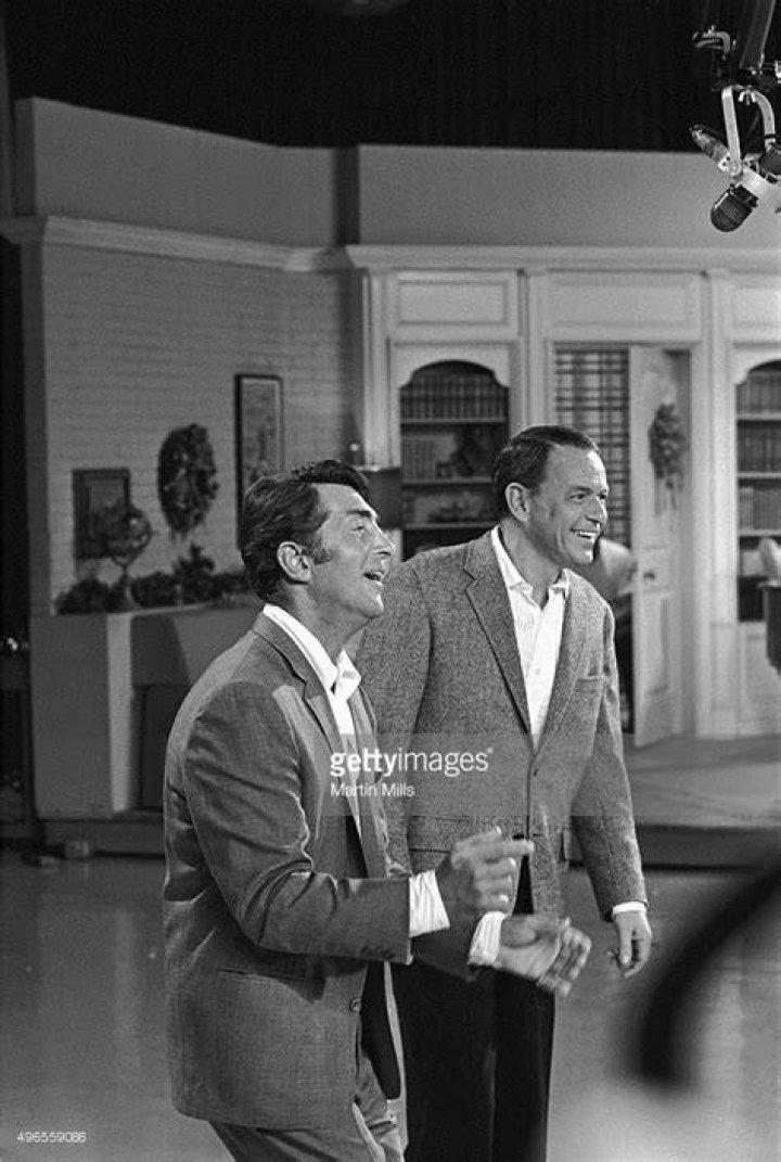 Entertainers Dean Martin and Frank Sinatra on the set of 'The Dean Martin Show' in 1967 in Los Angeles, California. | Source: Getty Images