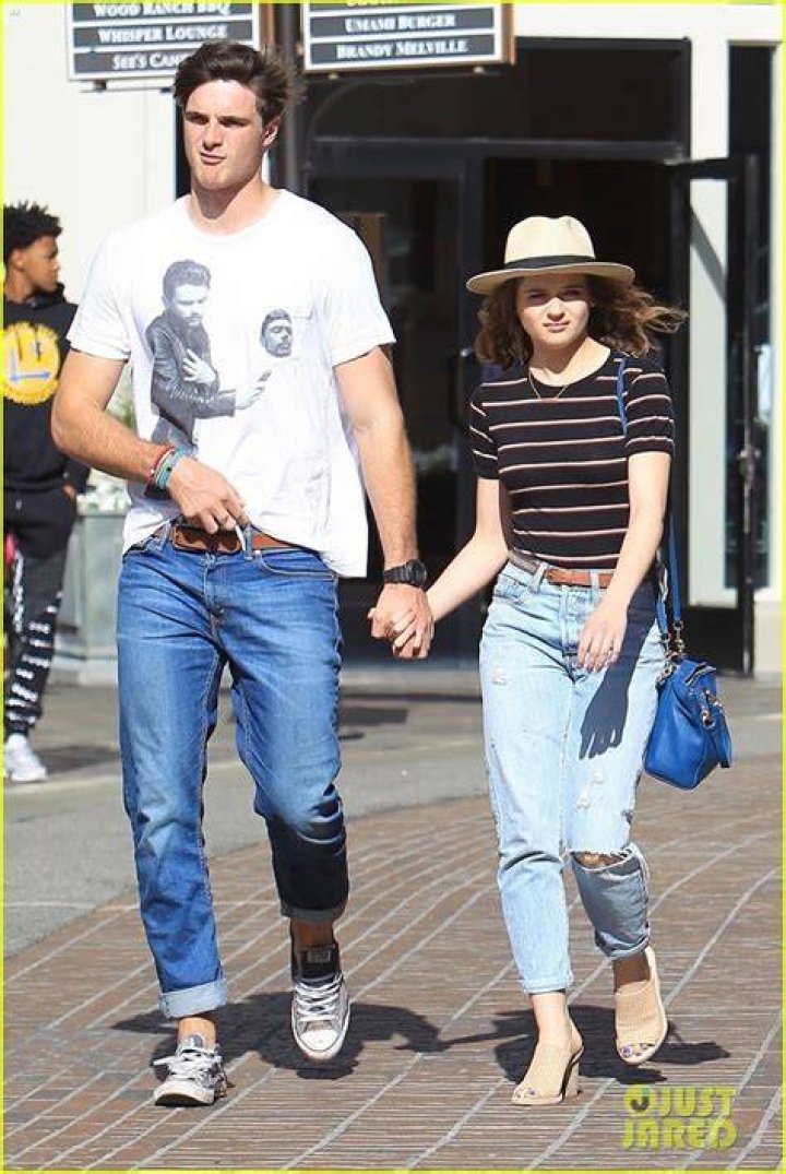 Joey King & Boyfriend Jacob Elordi Coordinate Their Outfits at The Grove Photo 4064203 Jacob