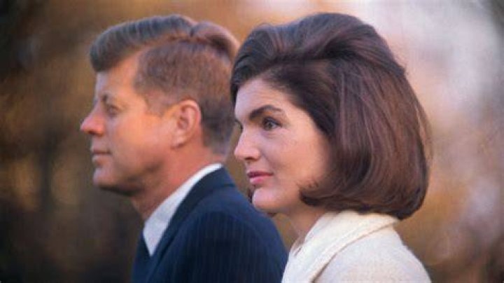 John F. and Jackie Kennedy when he announced he would be running for the presidency in 1960 on January 2, 1960 | Source: Getty Images