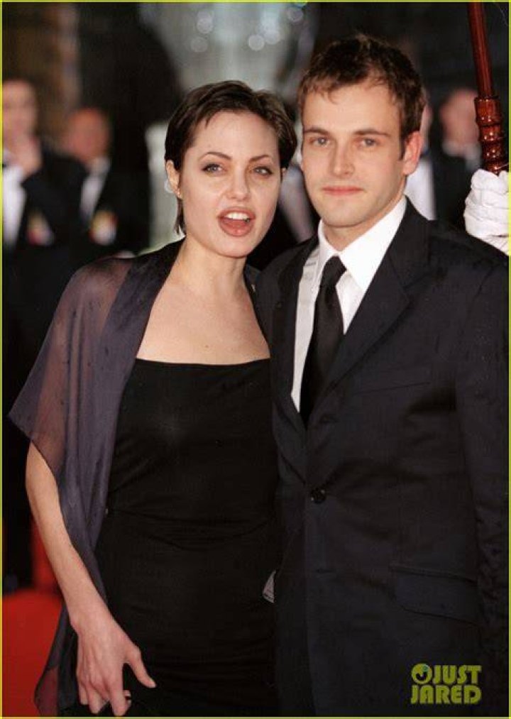 Jonny Lee Miller and Angelina Jolie seen in the 1995 cult classic "Hackers." | Source: Getty Images