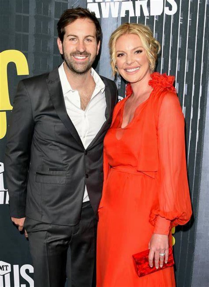 Josh Kelley and Katherine Heigl at the CMT Music Awards on June 7, 2017, in Nashville, Tennessee | Photo: Kevin Mazur/WireImage/Getty Images