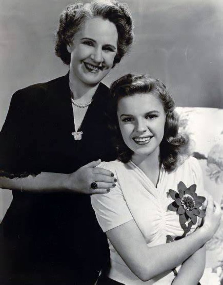 Judy Garland (Frances Ethel Gumm, 1922 - 1969) at home answering fan mail. | Source: Getty Images