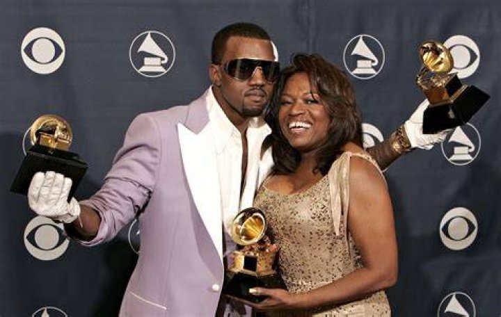 Kanye West and Donda West at the 48th Annual Grammy Awards on February 8, 2006 | Photo: Getty Images