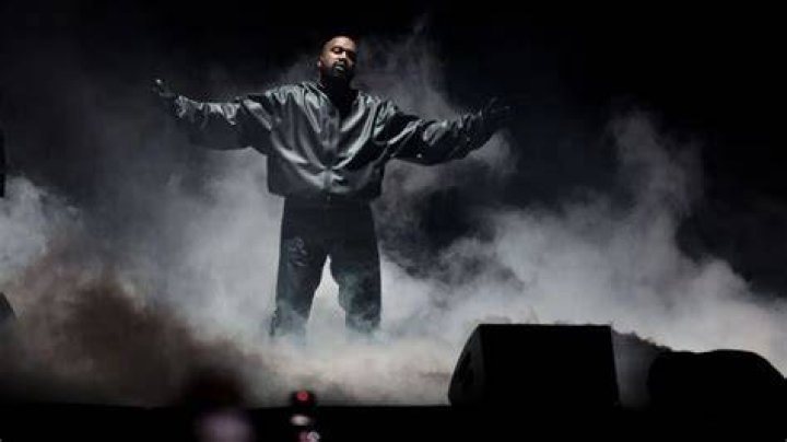 Kanye West performs onstage during the 2016 MTV Video Music Awards at Madison Square Garden on August 28, 2016 in New York City | Photo: GettyImages