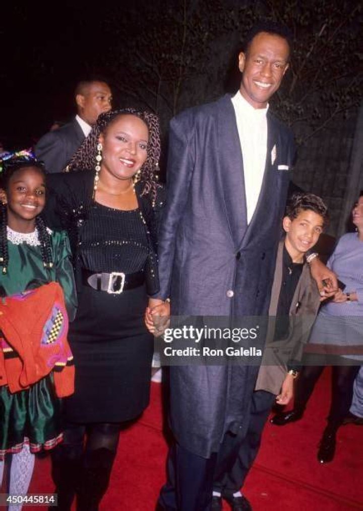 Kevin Peter Hall and Alaina Reed attend the "She Loves Me!" Opening Night Performance on July 2, 1987 at the Dorothy Chandler Pavilion, Music Center in Los Angeles, California | Photo: Getty Images