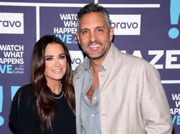 Kyle Richards and her husband Mauricio Umansky on an episode of "Real Housewives of Beverly Hills. | Source: YouTube/Bravo.