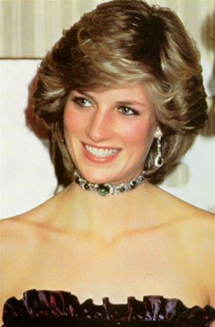 Lady Diana Spencer who is engaged to Prince Charles is hounded by the media at her flat in Coleherne Court in November 1980 | Source: Getty Images