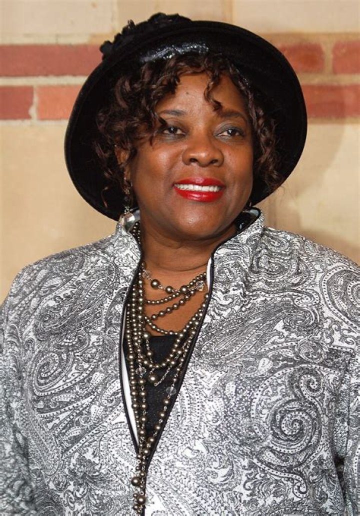 Loretta Devine in the scene of a movie. | Photo: Classic Trailers