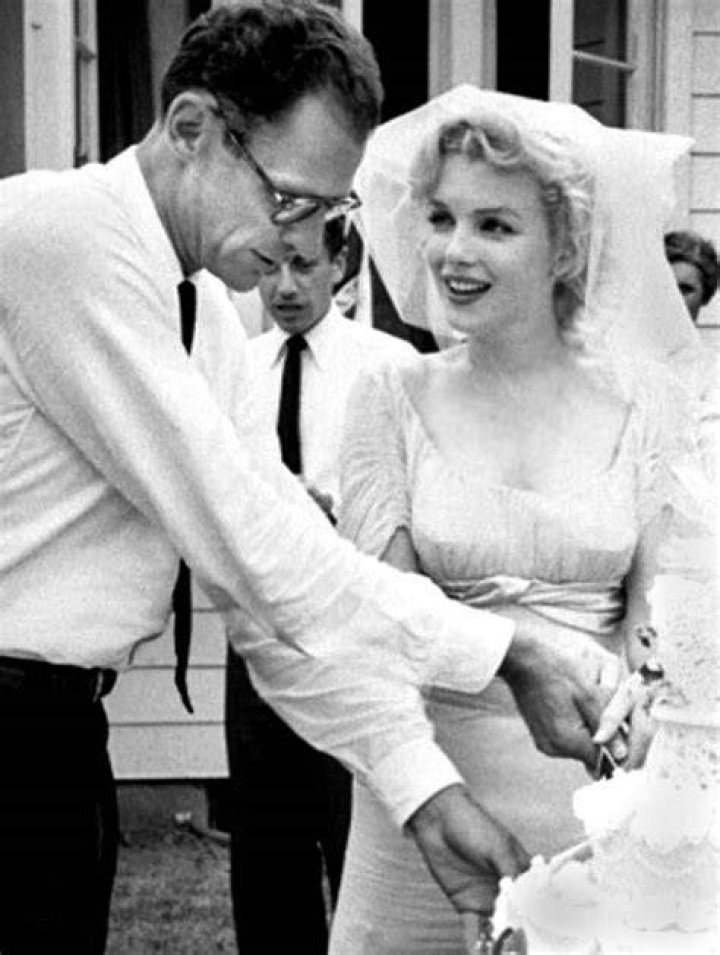 Marilyn Monroe in her wedding dress for her first wedding in 1946 | Source: Getty Images