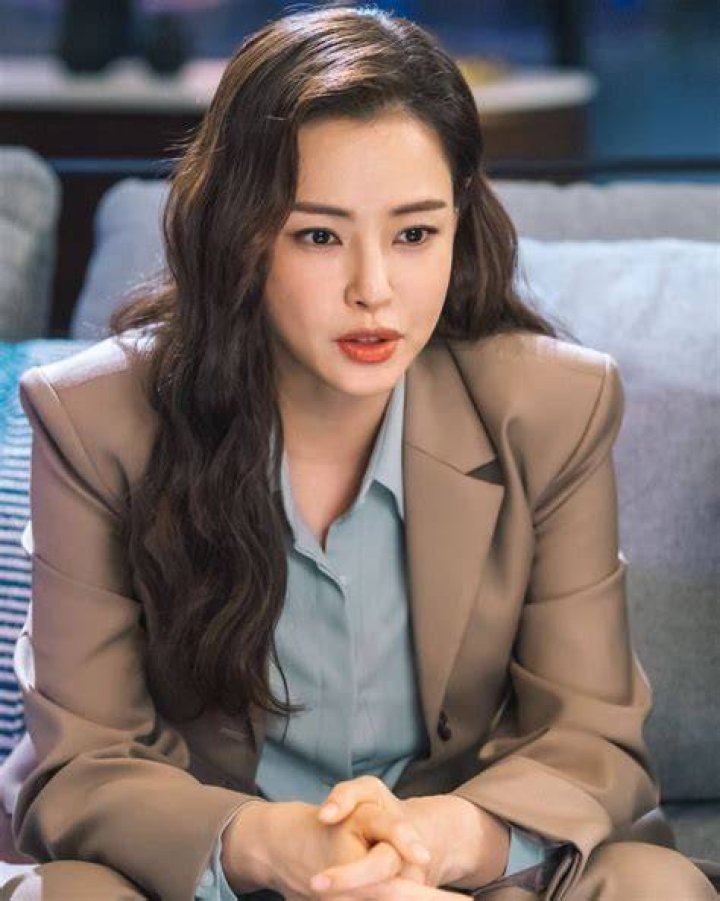 Meet Honey Lee, the multitalented Korean star from winning Miss Korea and awards for Kdramas