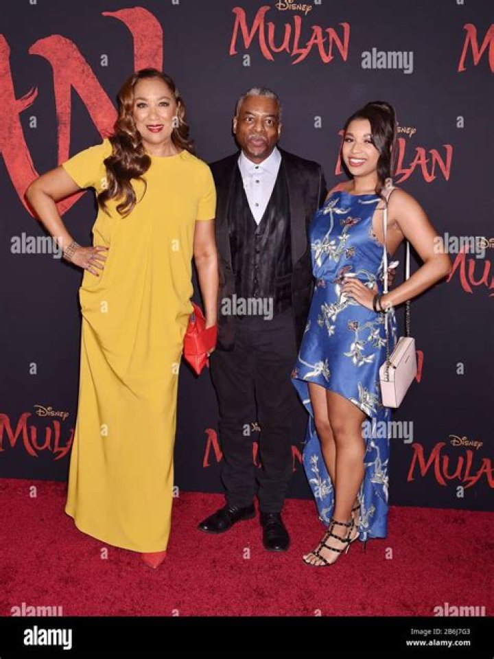Michaela Jean Burton, Stephanie Cozart Burton and LeVar Burton attend series finale party for CBS' "The Big Bang Theory" at The Langham Huntington, Pasadena on May 01, 2019 | Photo: Getty Images
