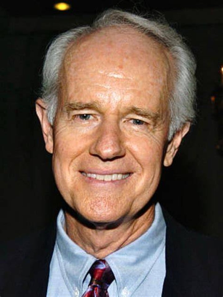 Mike Farrell and Mike Farrell, Jr. at the Benefit Premiere of "Bob Roberts" on September 1, 1992 | Source: Getty Images