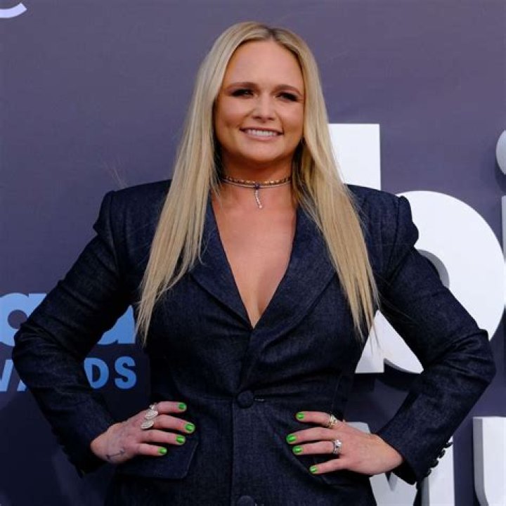 Miranda Lambert shows off paw print tattoo at the 140th Kentucky Derby in Louisville, Kentucky on May 3, 2014 | Photo: Getty Images