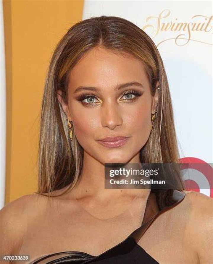 Model Hannah Davis attends the Sports Illustrated Swimsuit 2016 Swim BBQ VIP at 1 Hotel & Homes South Beach on February 17, 2016, in Miami Beach, Florida. | Source: Getty Images