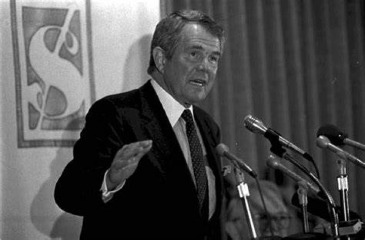 Pat Robertson speaking at the Christian Coalition's annual meeting on September 9, 1995, in Washington D.C. | Source: Getty Images