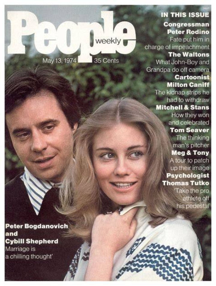 Peter Bogdanovich and Cybill Shepherd photographed prior to the release of 'Daisy Miller' on May 01, 1974, | Photo: Getty Images