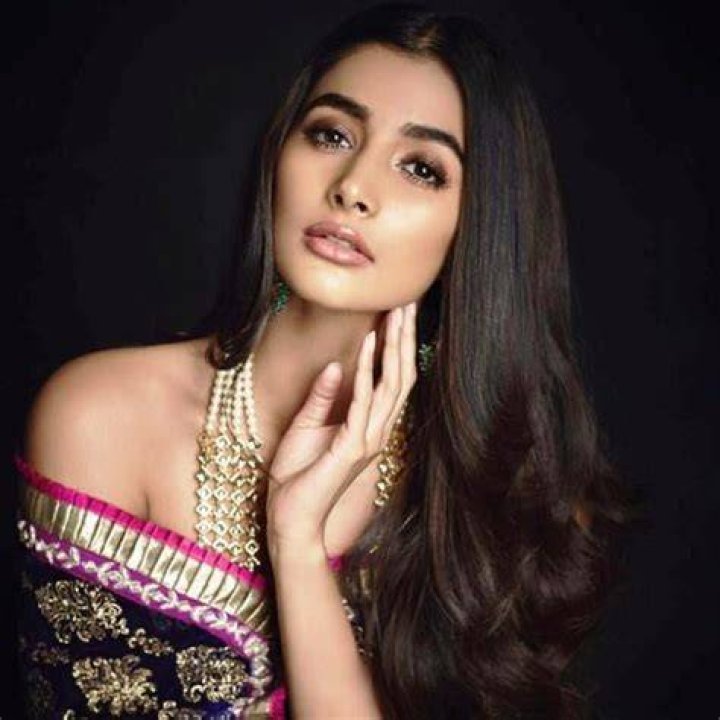 Pooja Hegde Wiki, Age, Boyfriend, Family, Biography WikiBio