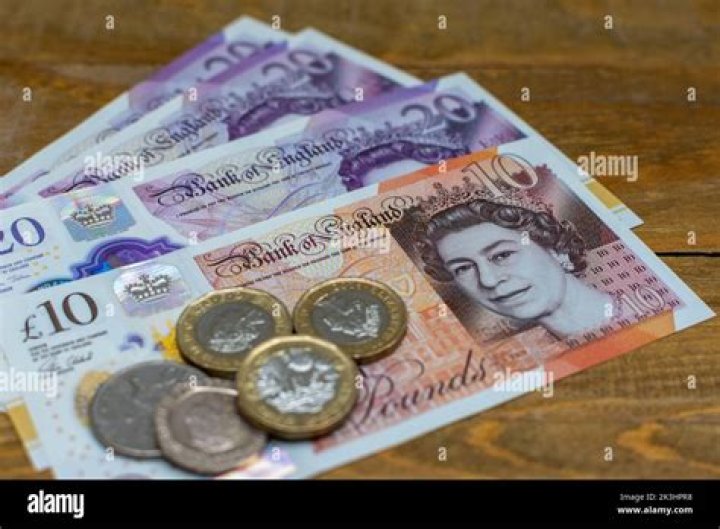 Pound banknotes and coins | Source: Pexels
