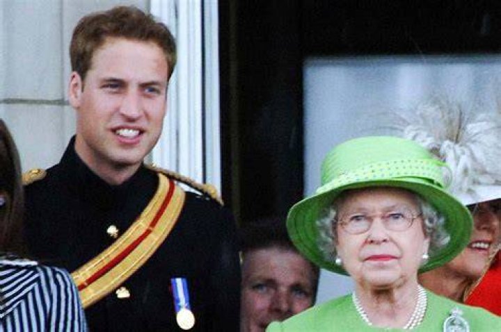 Prince William at almost 3 years old with his police bodyguard Barry Mannakee | Source: Getty Images
