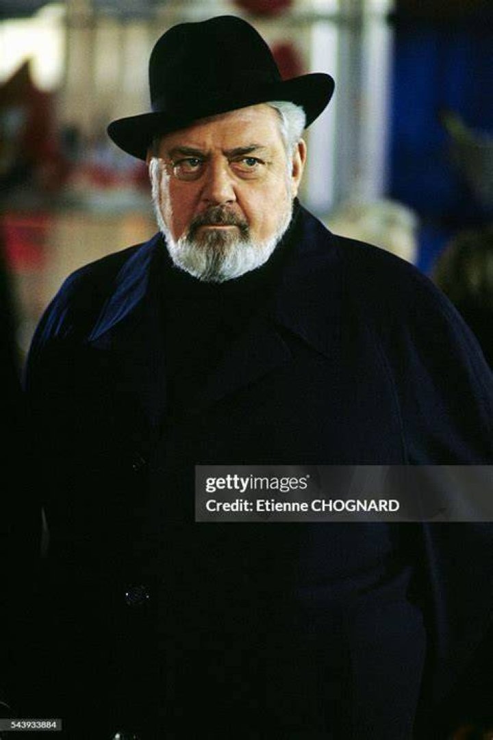 Raymond Burr during the filming of the TV series "Perry Mason" on December 8, 1989 | Photo: Getty Images