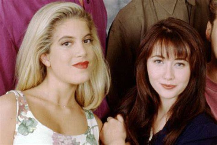 Shannen Doherty and Tori Spelling from "Beverly Hills, 90210" in 1991 | Source: Getty Images