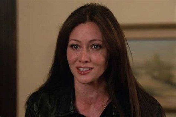 Shannen Doherty on an episode of "The Kelly Clarkson Show" in 2021 | Source: Getty Images