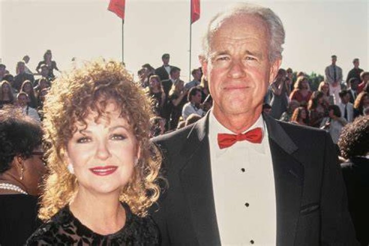 Shelley Fabares and Mike Farrell at the "2000 Tourette Syndrome Awards Dinner" on February 10, 2000 | Source: Getty Images