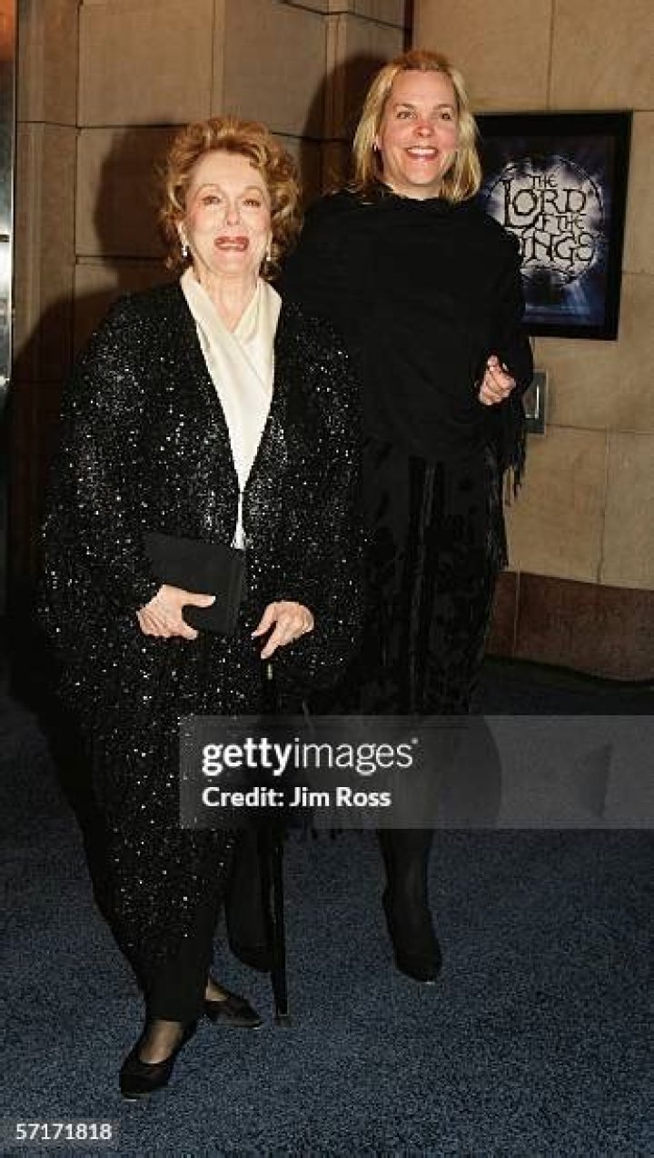 Shirley Douglas and her daughter Rachel Sutherland arrive at the gala premiere 'Lord of the Rings' play on March 24, 2006 in Toronto, Canada | Photo: GettyImages