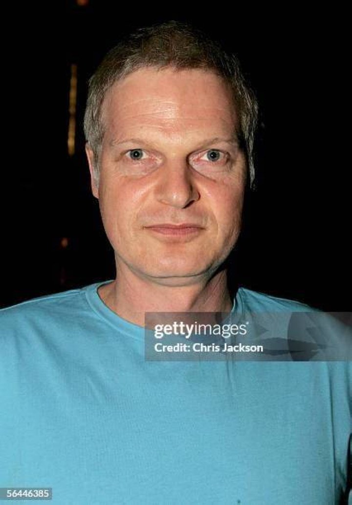 Steve Bing poses for a photo at The Madinat Jumeirah on December 11, 2005, in Dubai, United Arab Emirates. | Source: Getty Images.