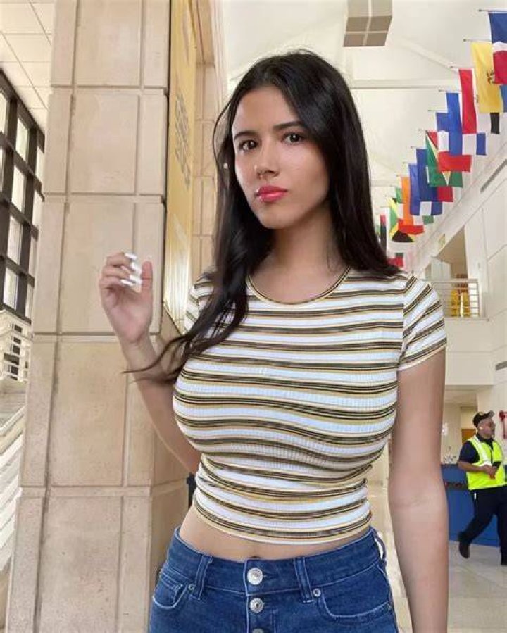 StrawberryTabby (Twitch Streamer) Age, Boyfriend, Wiki, Bio, Net Worth & More