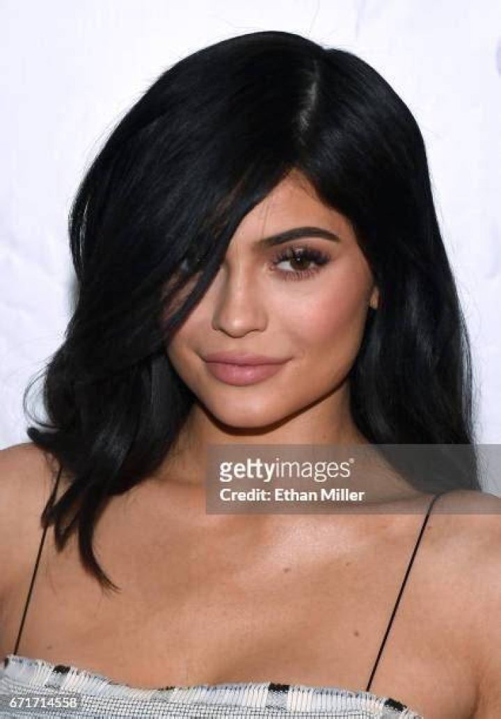 Television personality Kylie Jenner poses inside Sugar Factory American Brasserie at the Fashion Show mall on April 22, 2017. | Photo: Getty Images