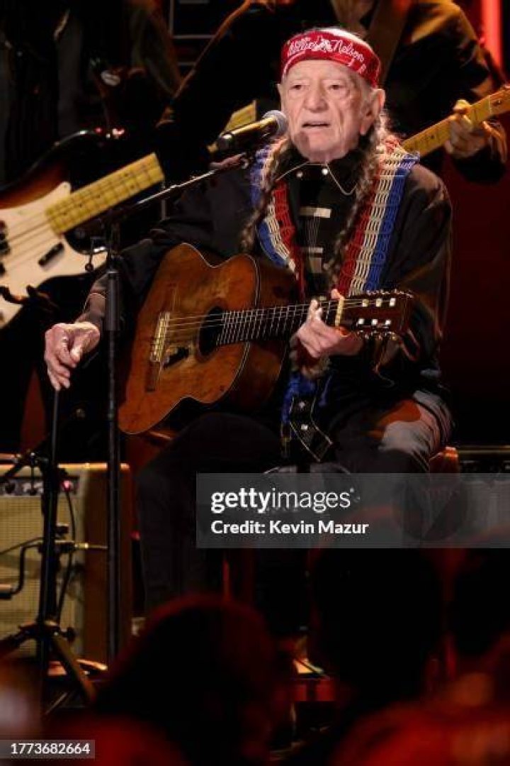Willie Nelson performs onstage at the 25th anniversary MusiCares 2015 Person Of The Year Gala. | Source: Getty Images